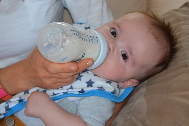 Cara memilih susu formula untuk bayi anda